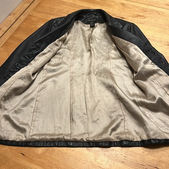 “As Is” Bebe softest leather blazer - Picture 4 of 17